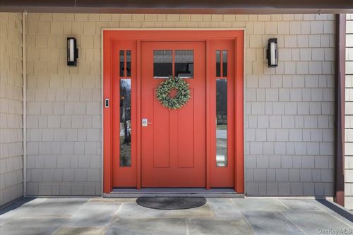 9 Comanche Ct, Katonah, NY, 10536-2917 | Card Image