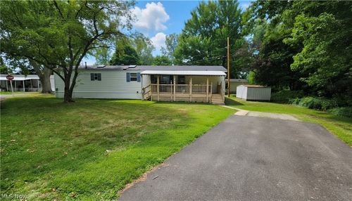 100 Maplegrove Ln, Mentor, OH, 44060-4411 | Card Image