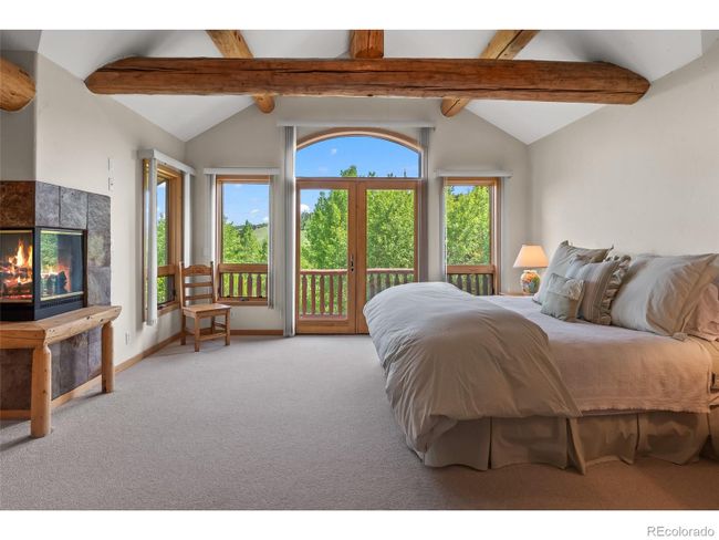 Primary suite with view | Image 31