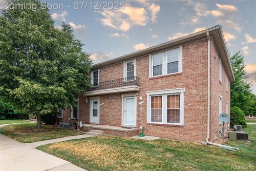 28344 Brookfield Ct, Brownstown Twp, MI, 48183-5005 | Card Image