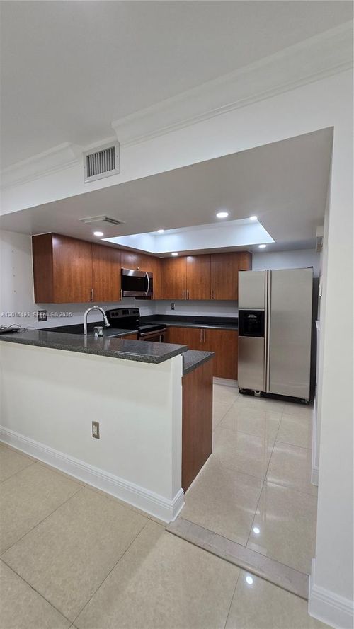 3-22-10805 Nw 7th St, Miami, FL, 33172-3747 | Card Image