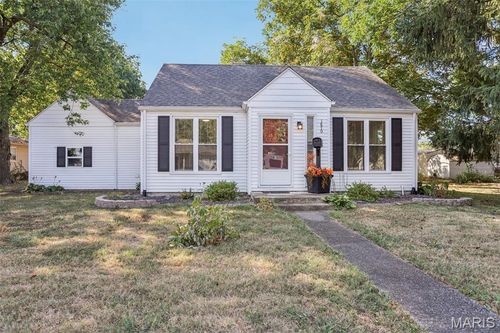 1870 Fairfax St, Carlyle, IL, 62231-1715 | Card Image