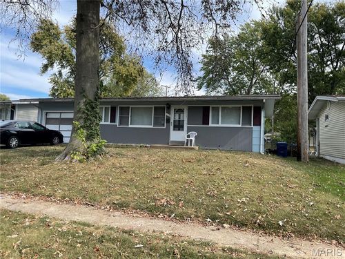 130 Dauphin Ln, Florissant, MO, 63033-5926 | Card Image