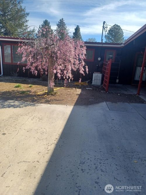 533 Fairchild Loop, Moses Lake, WA, 98837-3105 | Card Image