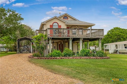205 E Bay Ave, Seadrift, TX, 77983-3847 | Card Image