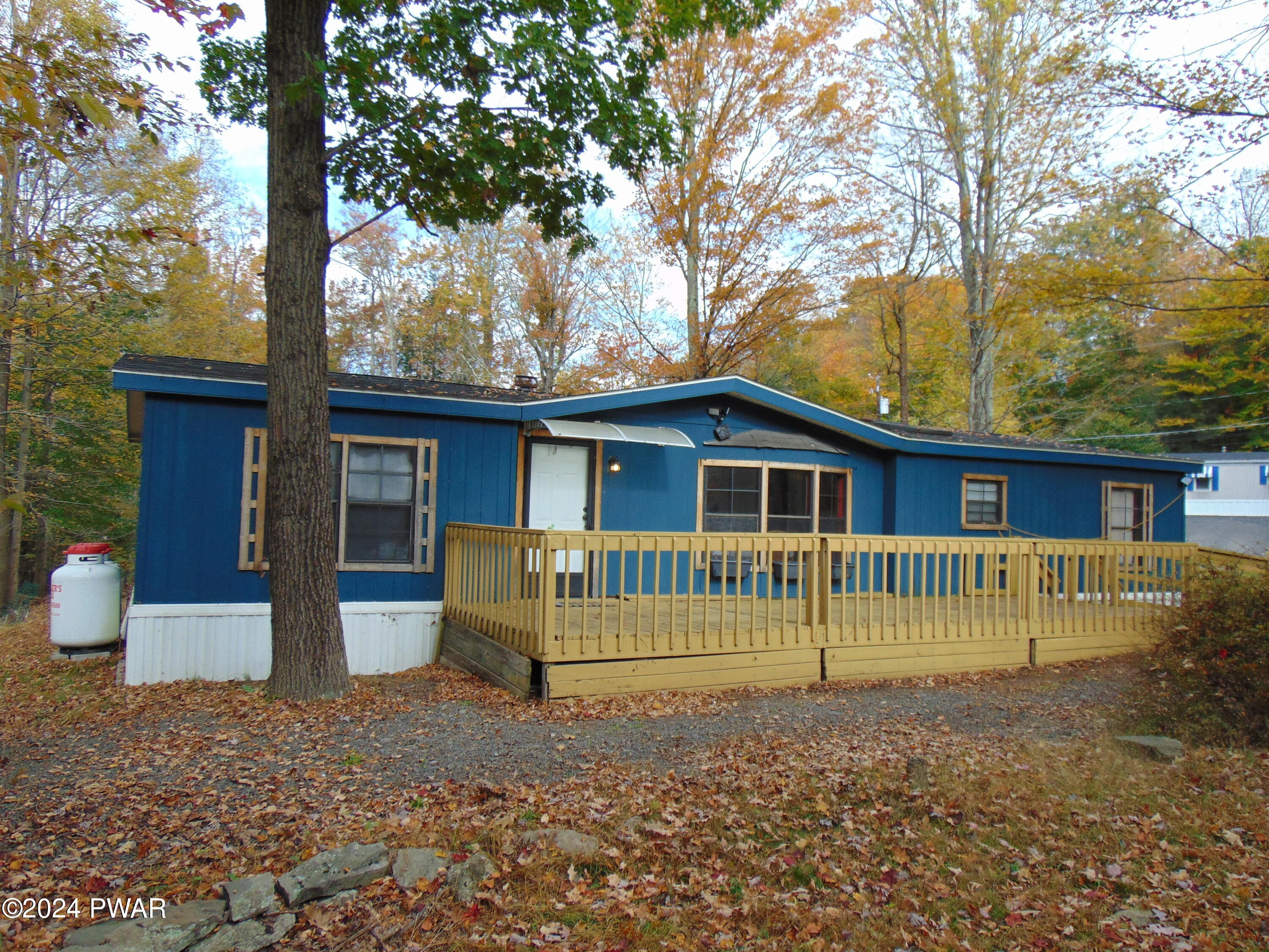 Spruce St, Greentown, PA 18426