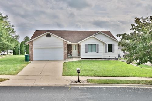 115 E School Rd, COTTAGE GROVE, WI, 53527-8947 | Card Image