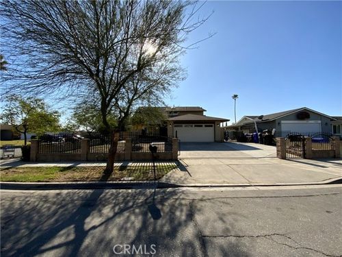 17565 Mesa Ave, Fontana, CA, 92336-2257 | Card Image