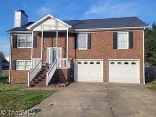 3904 Riverdale Dr, Greensboro, NC, 27406-7512 | Card Image