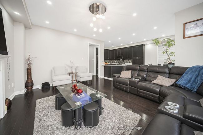12 Torraville St, House other with 7 bedrooms, 6 bathrooms and 4 parking in Brampton ON | Image 17