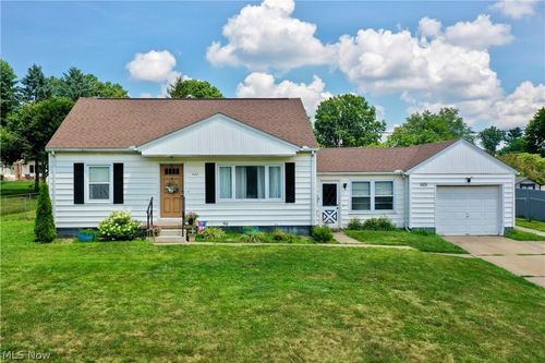 420 Stuart St Nw, Massillon, OH, 44646-2055 | Card Image