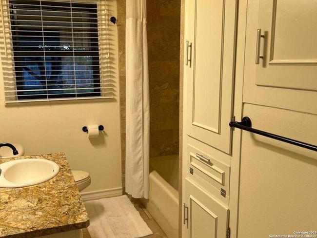 614 S 8 Th St, House other with 3 bedrooms, 2 bathrooms and null parking in Kenedy TX | Image 8