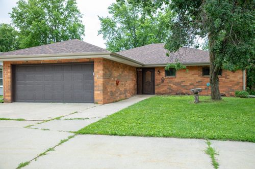 506 W South St, Shell Rock, IA, 50670-7819 | Card Image
