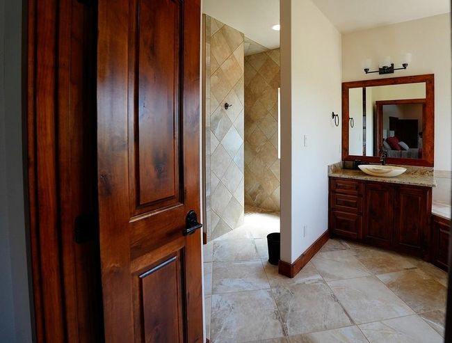 5411 N State Highway 95, Home with 3 bedrooms, 4 bathrooms and 2 parking in Flatonia TX | Image 12