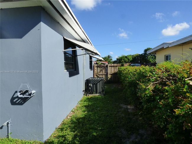 6132 Sw 20th Ct, House other with 2 bedrooms, 1 bathrooms and null parking in Miramar FL | Image 15