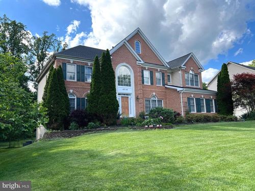 4718 Village Dr, FAIRFAX, VA, 22030-5722 | Card Image