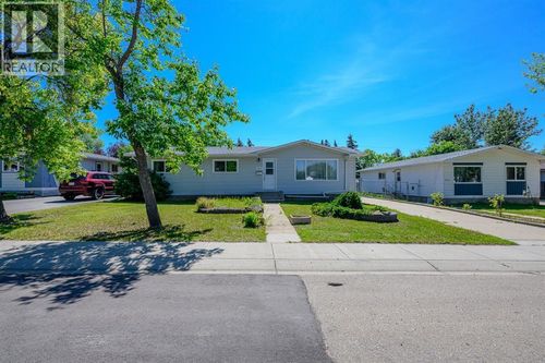9653 113 Ave, Grande Prairie, AB, T8V1W4 | Card Image
