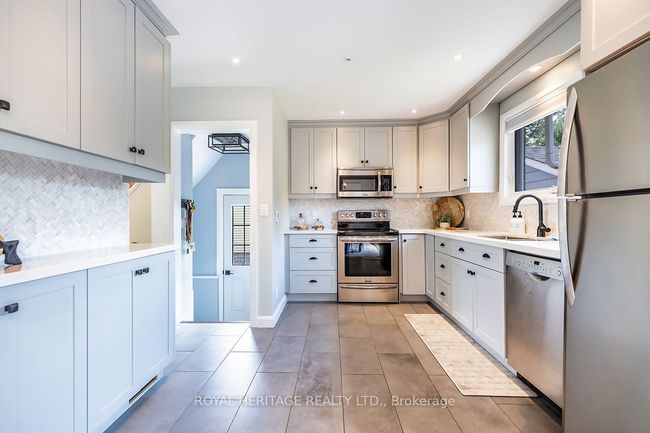 8 Forest Rd, House other with 3 bedrooms, 2 bathrooms and 4 parking in Ajax ON | Image 8