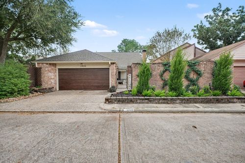 1922 Pepper Hill Way, Houston, TX, 77058-2319 | Card Image