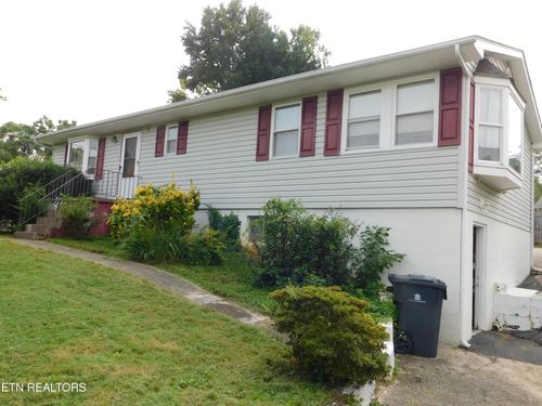 5855 Fairhill Ln, Knoxville, TN, 37918-3147 | Card Image