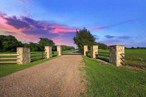 6345 Wynne Ln, Round Top, TX, 78954-5223 | Card Image