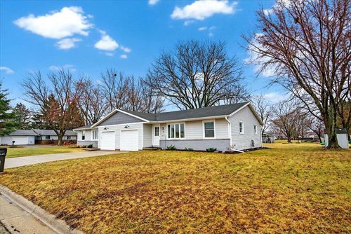 32 Karl Avenue, Belleville, WI, 53508 | Card Image