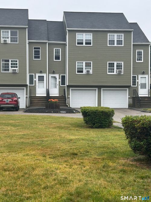 10-18 Ballou St, Putnam, CT, 06260-1203 | Card Image