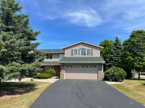 723 Stoney Creek Ct, West Bend, WI, 53095-7864 | Card Image