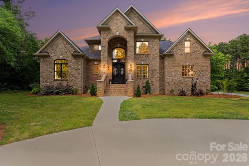 209 E Glenview Dr, Salisbury, NC, 28147-8196 | Card Image