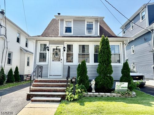 126 Butler Ave, Roselle Park, NJ, 07204-1802 | Card Image