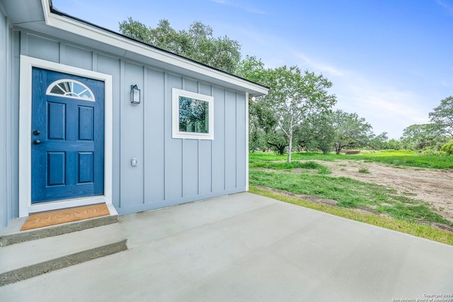 304 E Westmeyer St, House other with 3 bedrooms, 2 bathrooms and null parking in Poth TX | Image 26