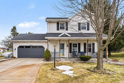 52742 Silver Fox Trl, South Bend, IN, 46628-9264 | Card Image