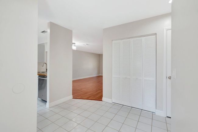 46 Seminole Ct E, Townhouse with 3 bedrooms, 2 bathrooms and null parking in Royal Palm Beach FL | Image 5