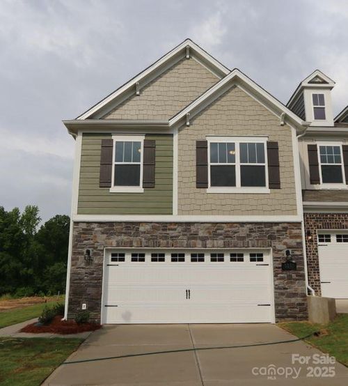 3207 Lilac Grove Dr, Charlotte, NC, 28269-0652 | Card Image