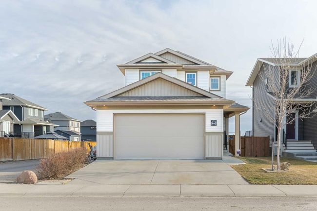 170 Bras D'or Road W, Home with 4 bedrooms, 3 bathrooms and 4 parking in Lethbridge AB | Image 2
