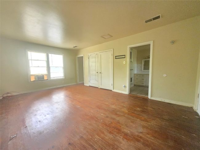 Primary Bedroom | Image 15