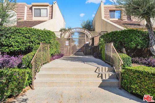 unit-a-18419 Collins St, Tarzana, CA, 91356-6528 | Card Image