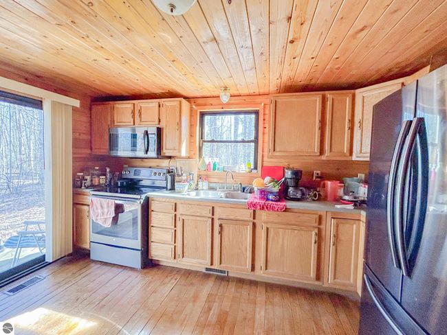 10090 Snowbowl Rd, House other with 2 bedrooms, 1 bathrooms and null parking in Houghton Lake MI | Image 7