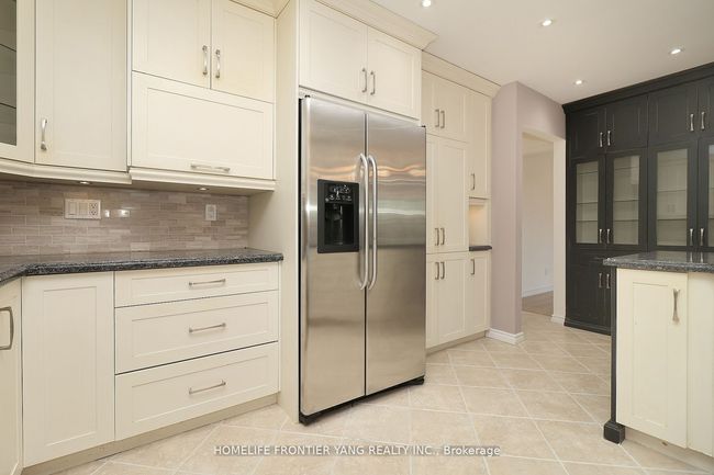 8 Wigston Crt, House other with 5 bedrooms, 3 bathrooms and 4 parking in Whitby ON | Image 12