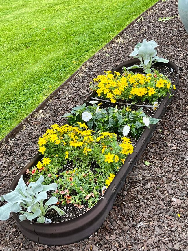 Front Patio area has sunken planter | Image 53