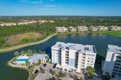 203 - 10530 Boardwalk Loop, Condo with 2 bedrooms, 2 bathrooms and null parking in Bradenton FL | Image 1