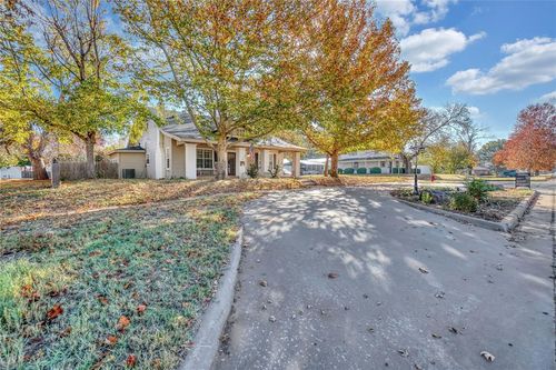 704 N Pennsylvania Ave, Mangum, OK, 73554-3040 | Card Image