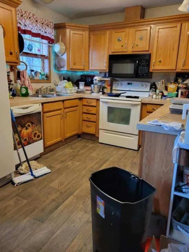 Chromey kitchen 12.23.jpg | Image 4