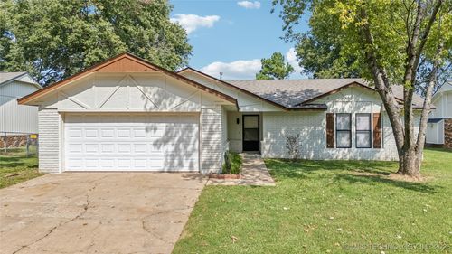 1112 W 20th St, Claremore, OK, 74017-2625 | Card Image