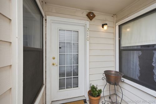 c210-1904 E 66th Pl, Tulsa, OK, 74136-2450 | Card Image