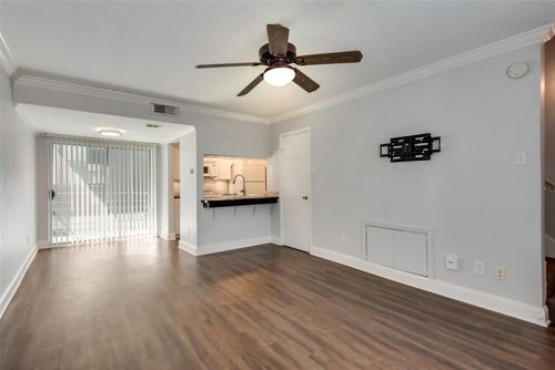 apt-203-4211 Holland Ave, Dallas, TX, 75219-2889 | Card Image