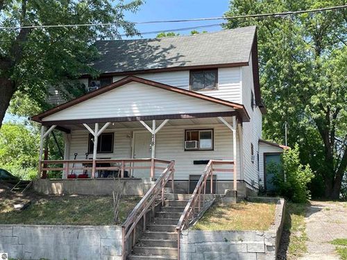 218 Cottage St, Cadillac, MI, 49601-2464 | Card Image