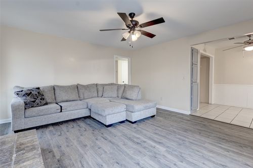 b-201 W Trinity St, Forney, TX, 75126-8558 | Card Image