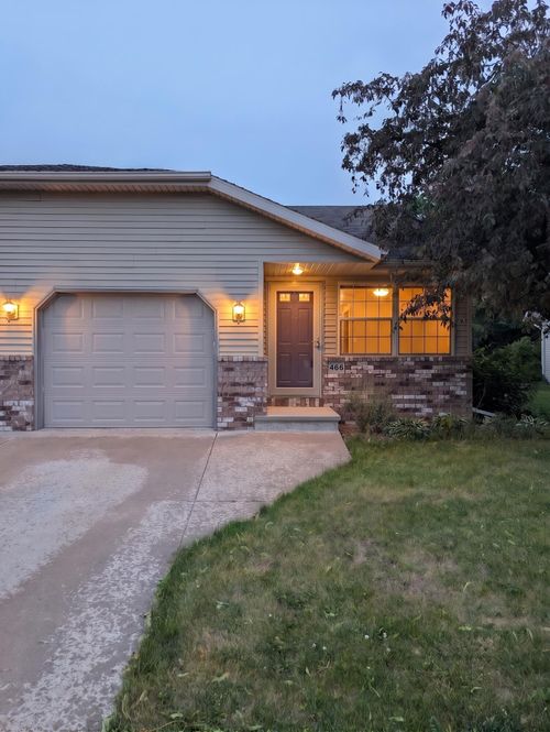 468 Pine Tree Dr, Fond Du Lac, WI, 54935-5473 | Card Image