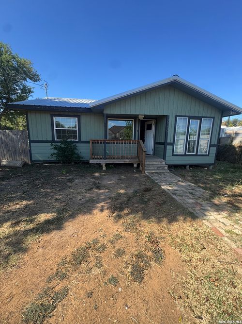 818 W Brazos St, Pearsall, TX, 78061-1704 | Card Image